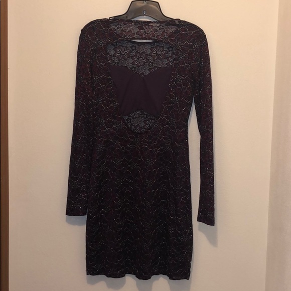 Lace dress - Picture 2 of 2